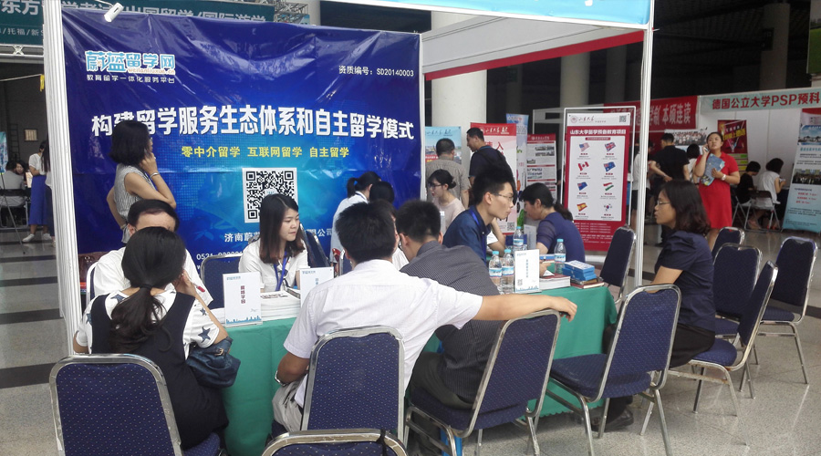 “0中介費留學”火爆教育展 傳統(tǒng)中介再遭冷遇